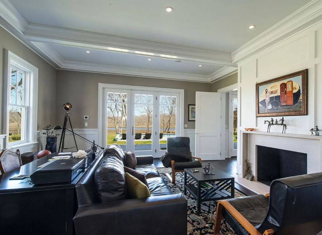18 FAIRLEA CT