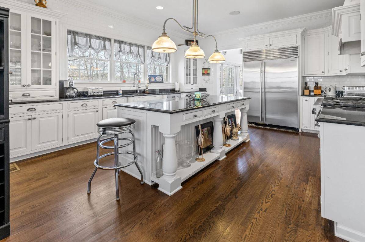 335 WATER MILL TOWD RD