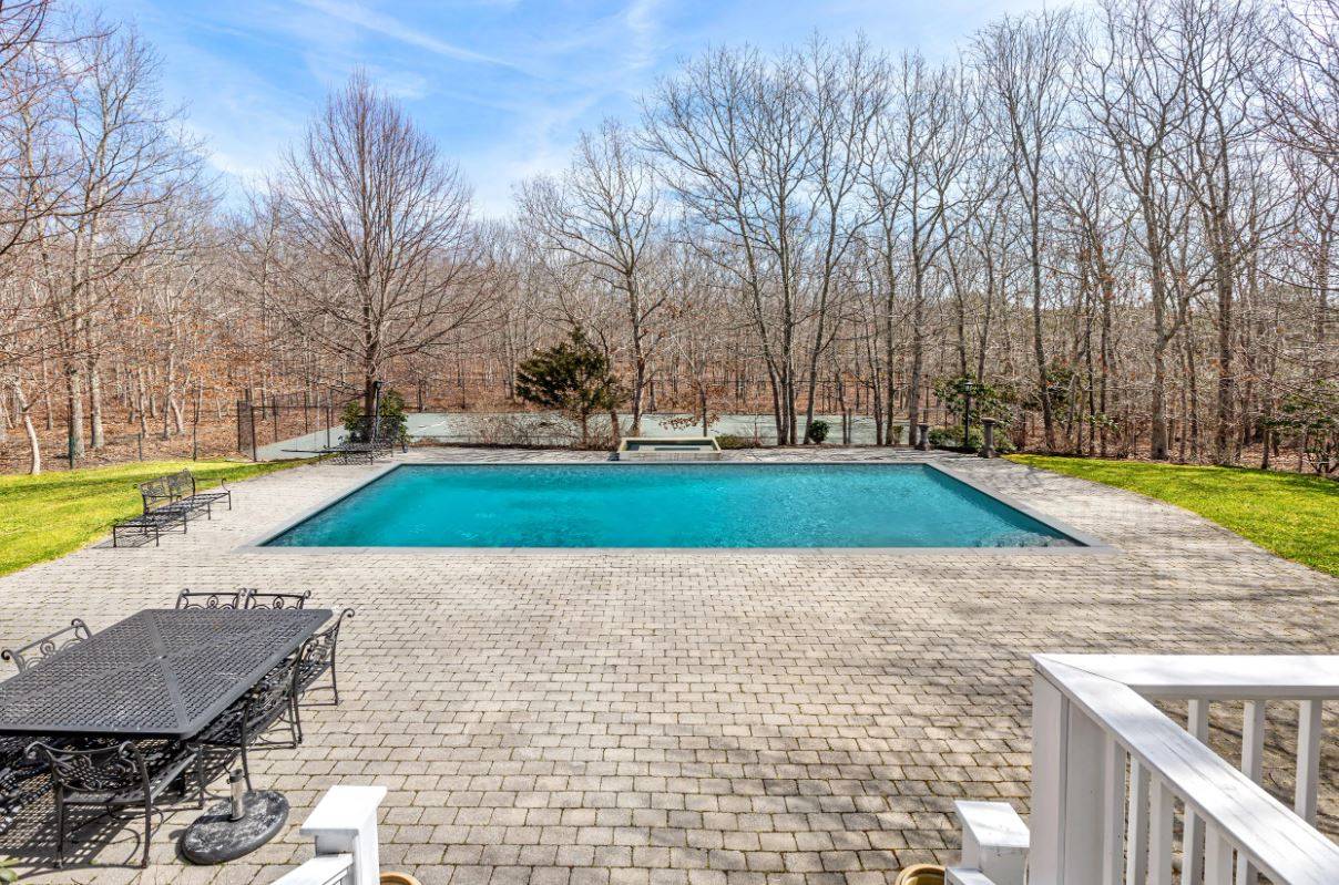 335 WATER MILL TOWD RD