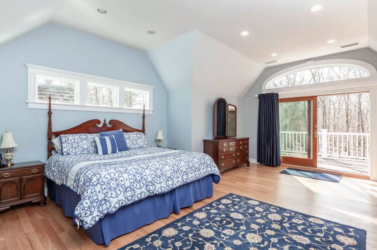 6 Wooded Oak Ln