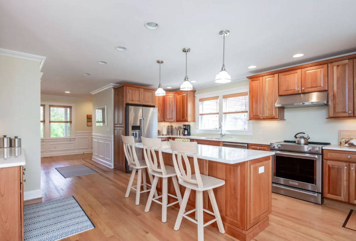 6 Wooded Oak Ln