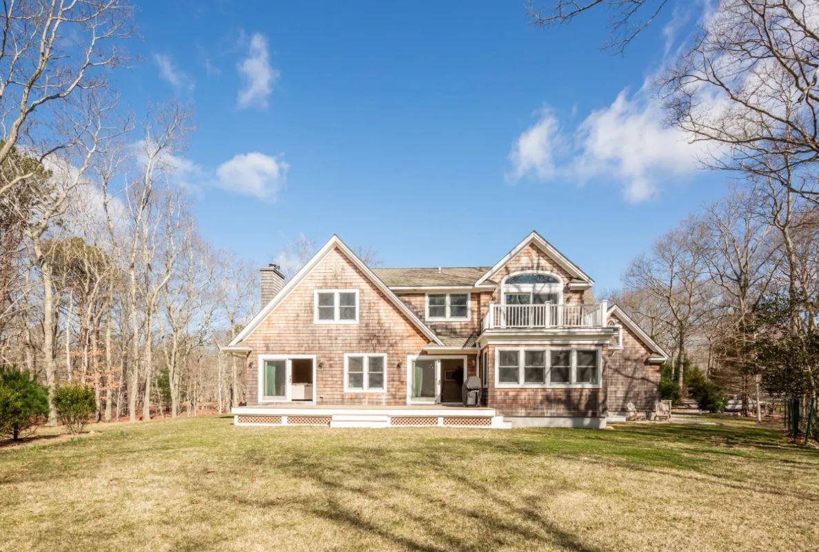 6 Wooded Oak Ln