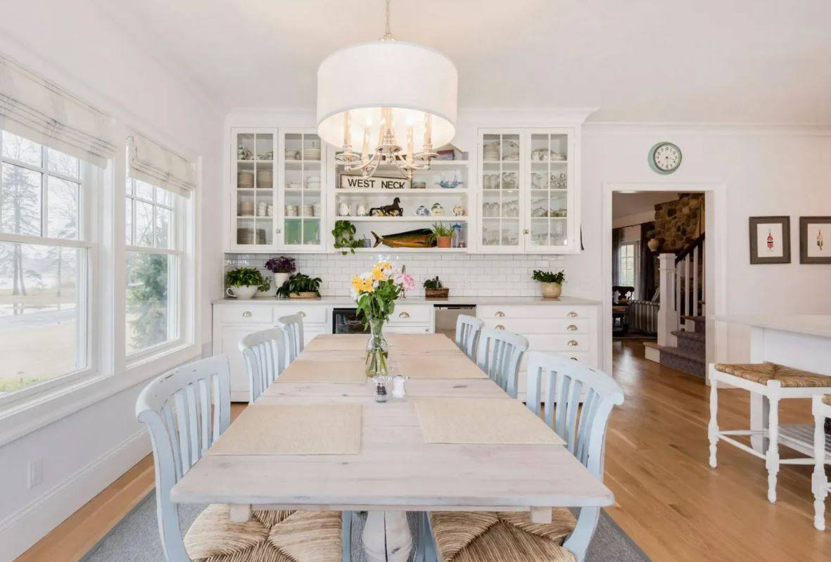 32 WEST NECK CIR