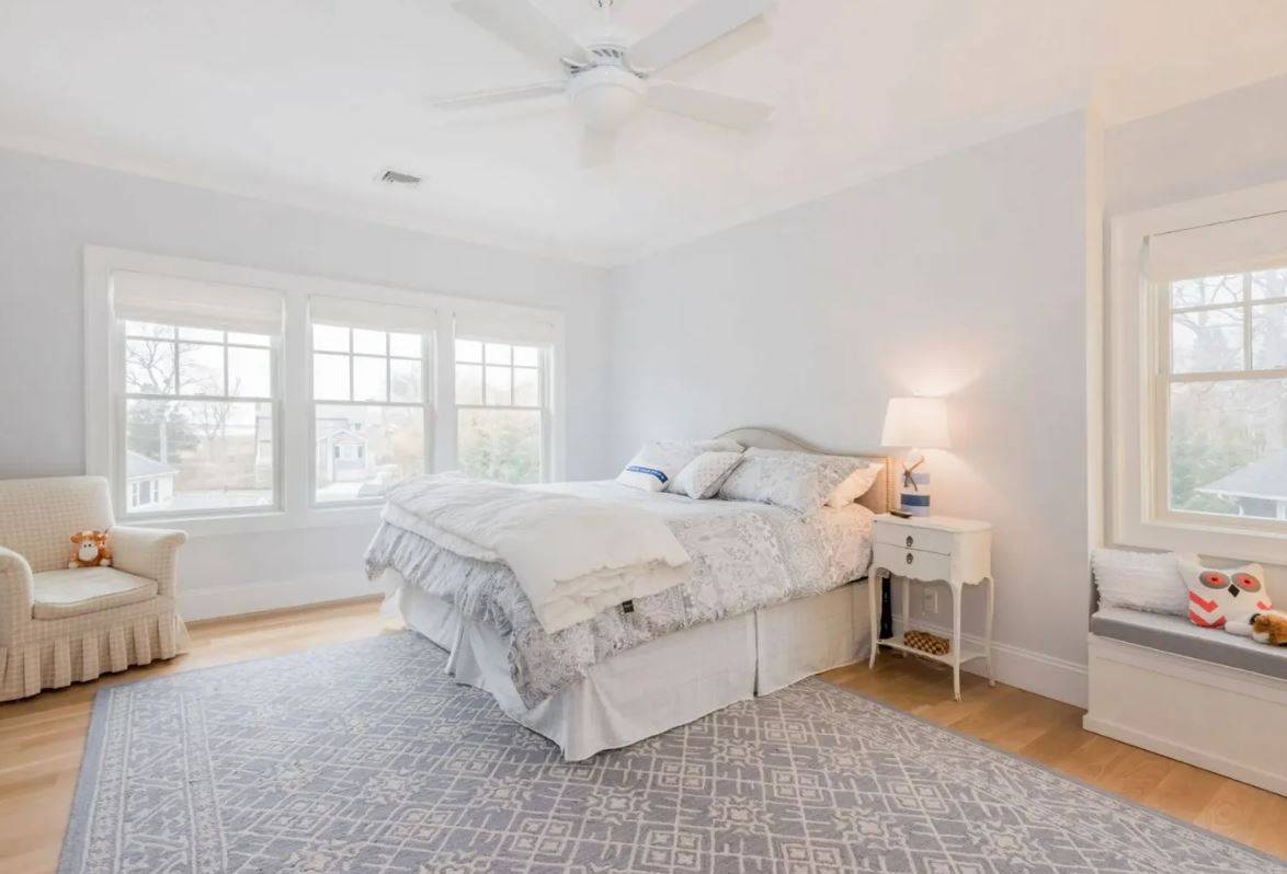 32 WEST NECK CIR