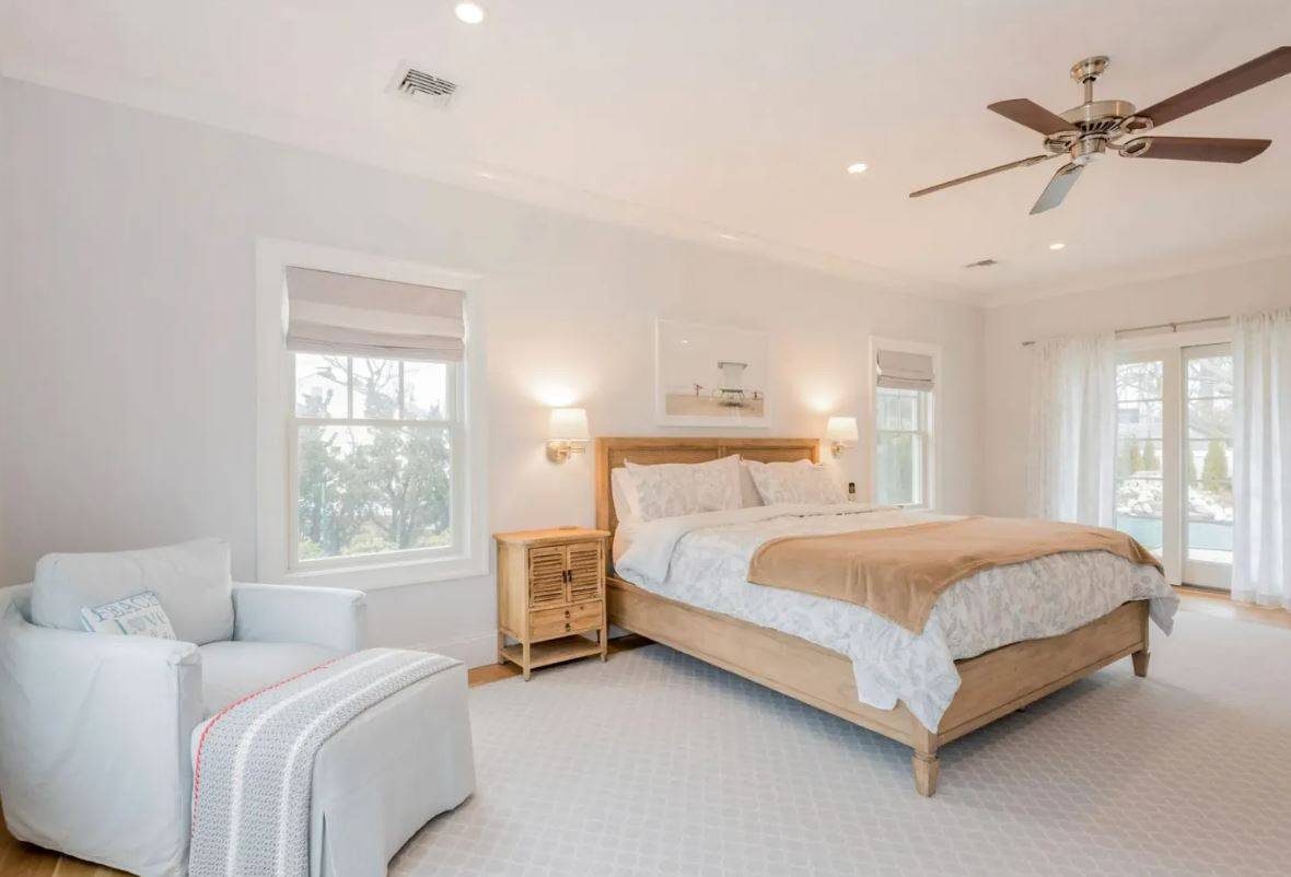 32 WEST NECK CIR