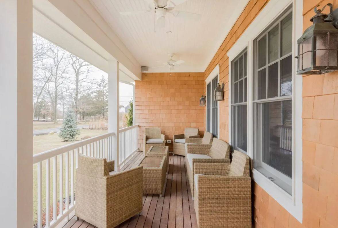 32 WEST NECK CIR