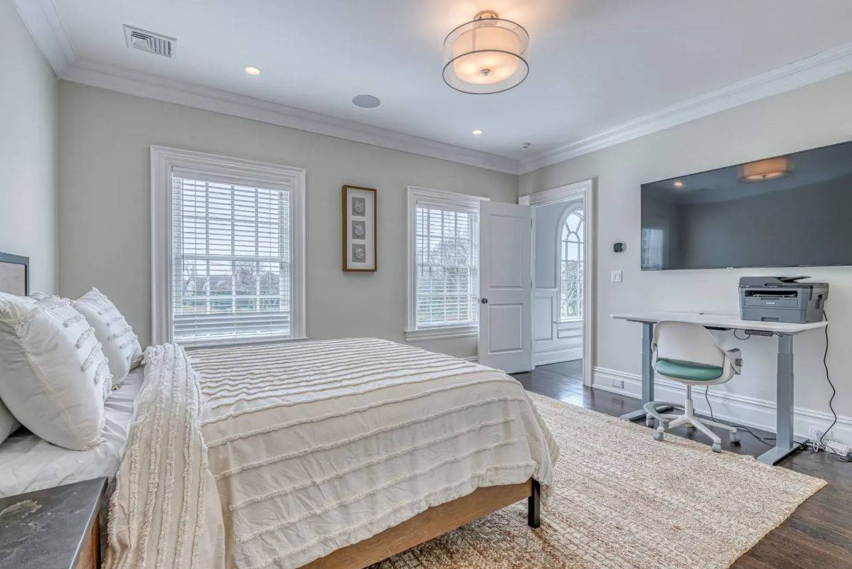 39 MIDDLE POND RD
