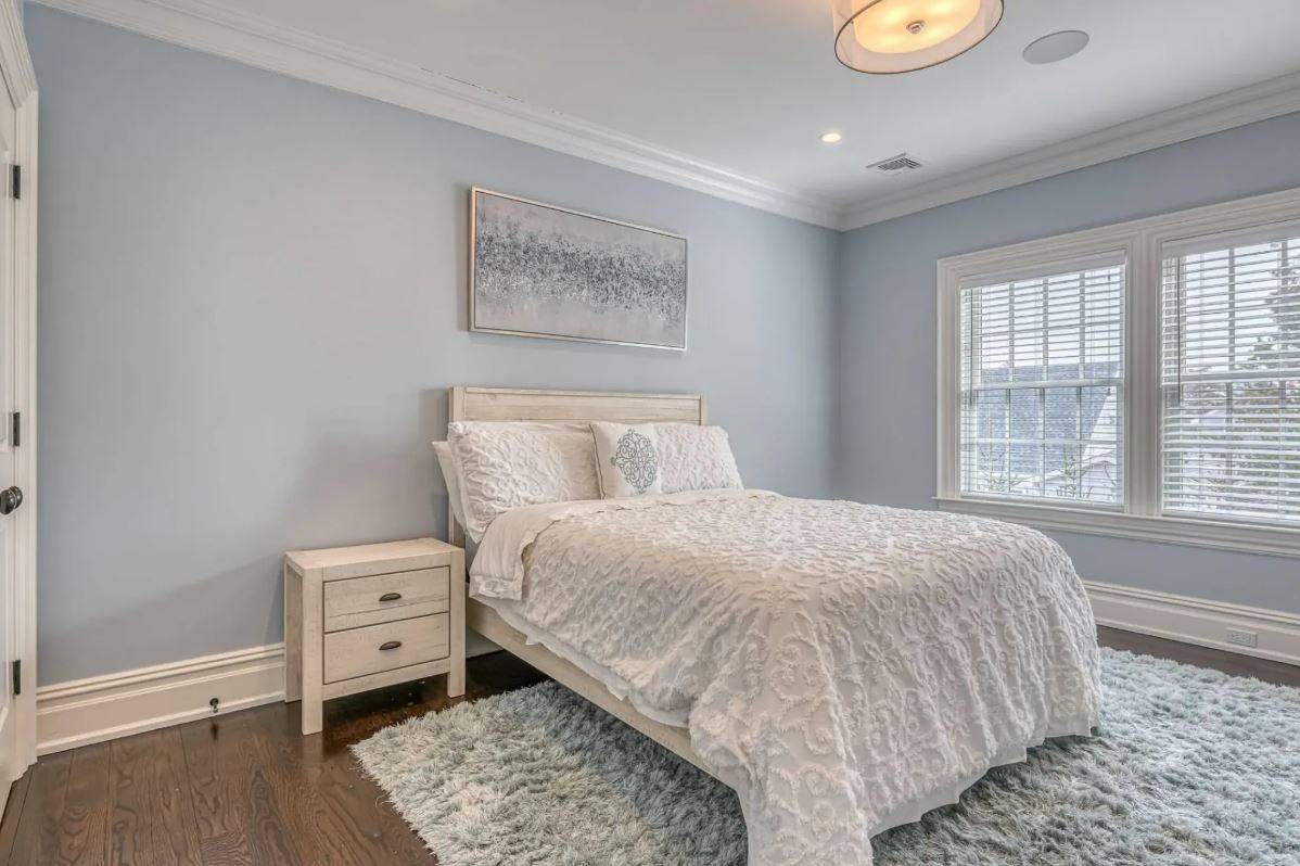 39 MIDDLE POND RD
