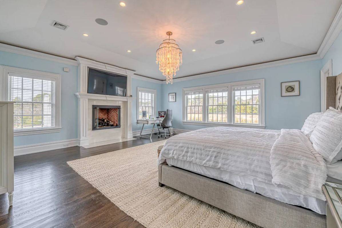 39 MIDDLE POND RD