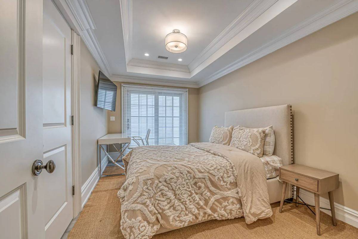 39 MIDDLE POND RD