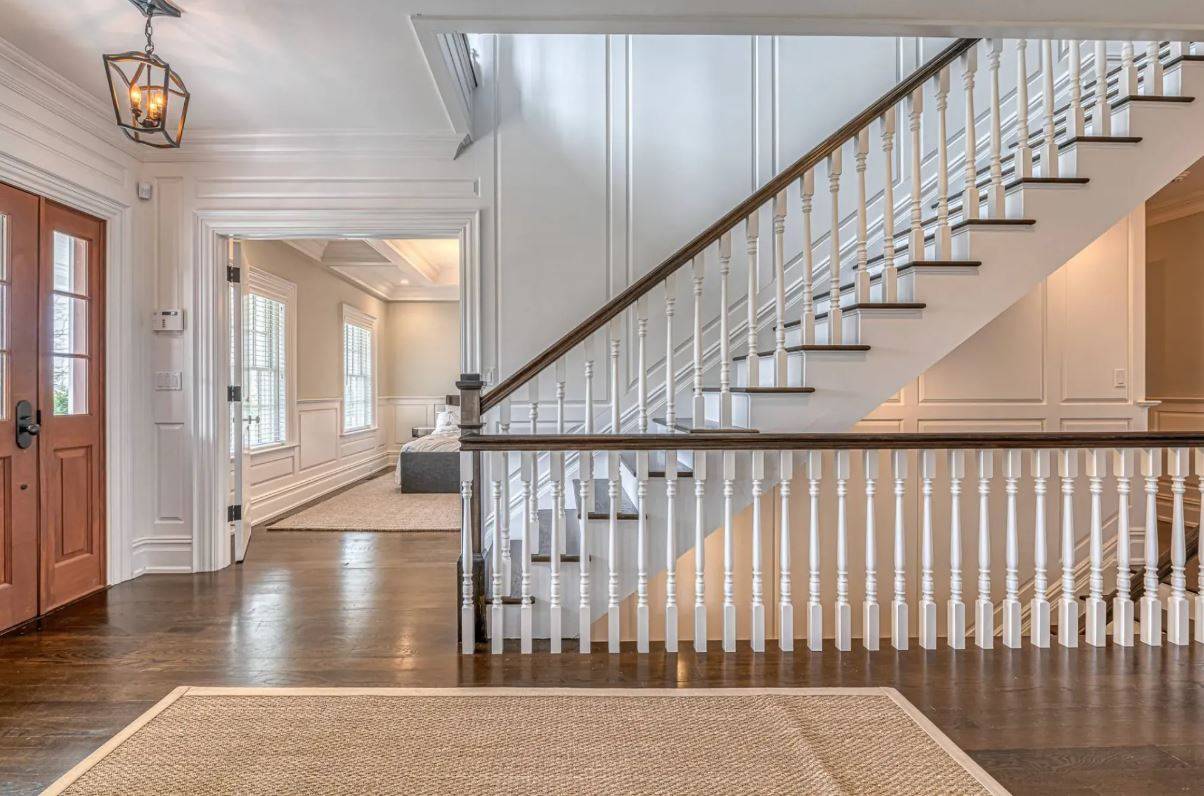 39 MIDDLE POND RD