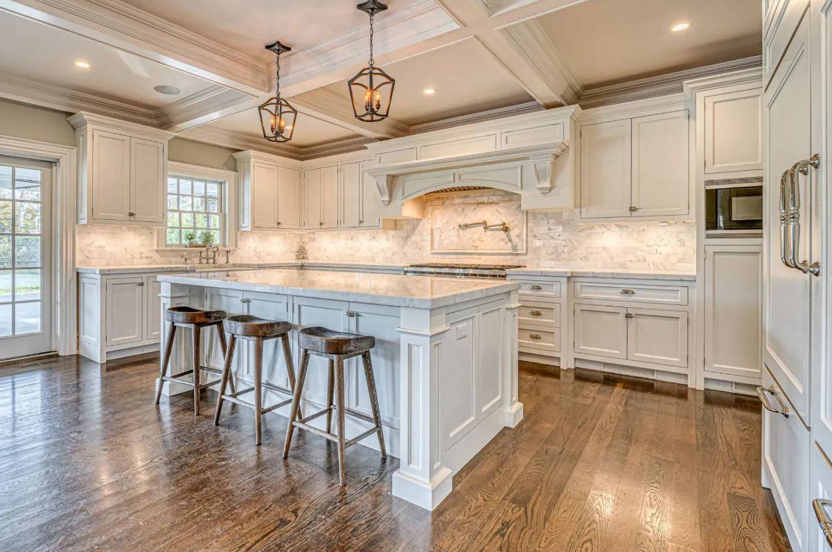 39 MIDDLE POND RD