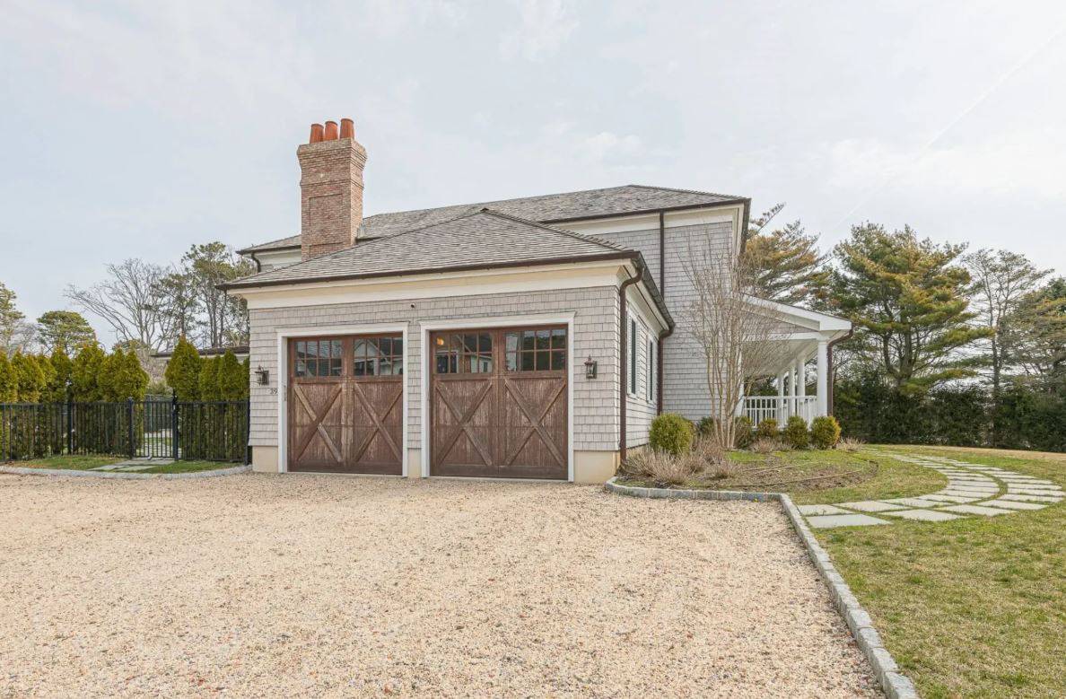 39 MIDDLE POND RD