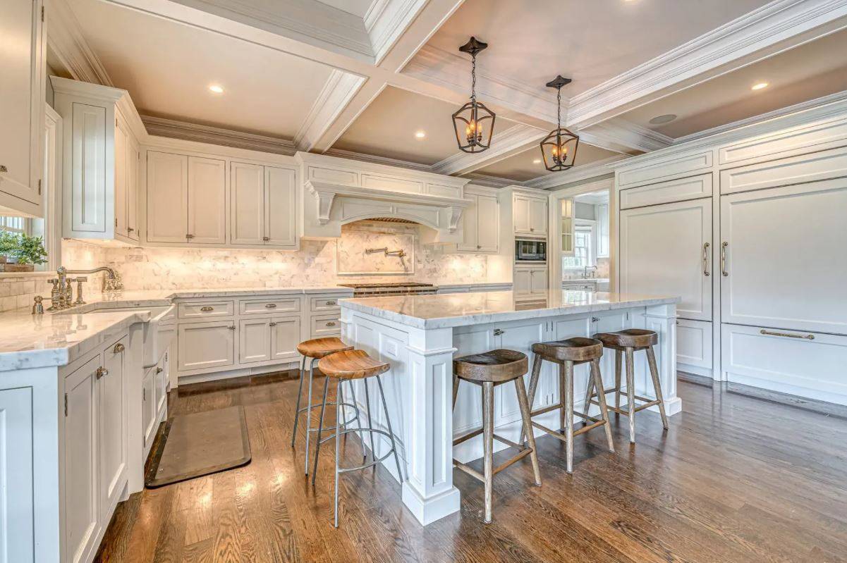 39 MIDDLE POND RD