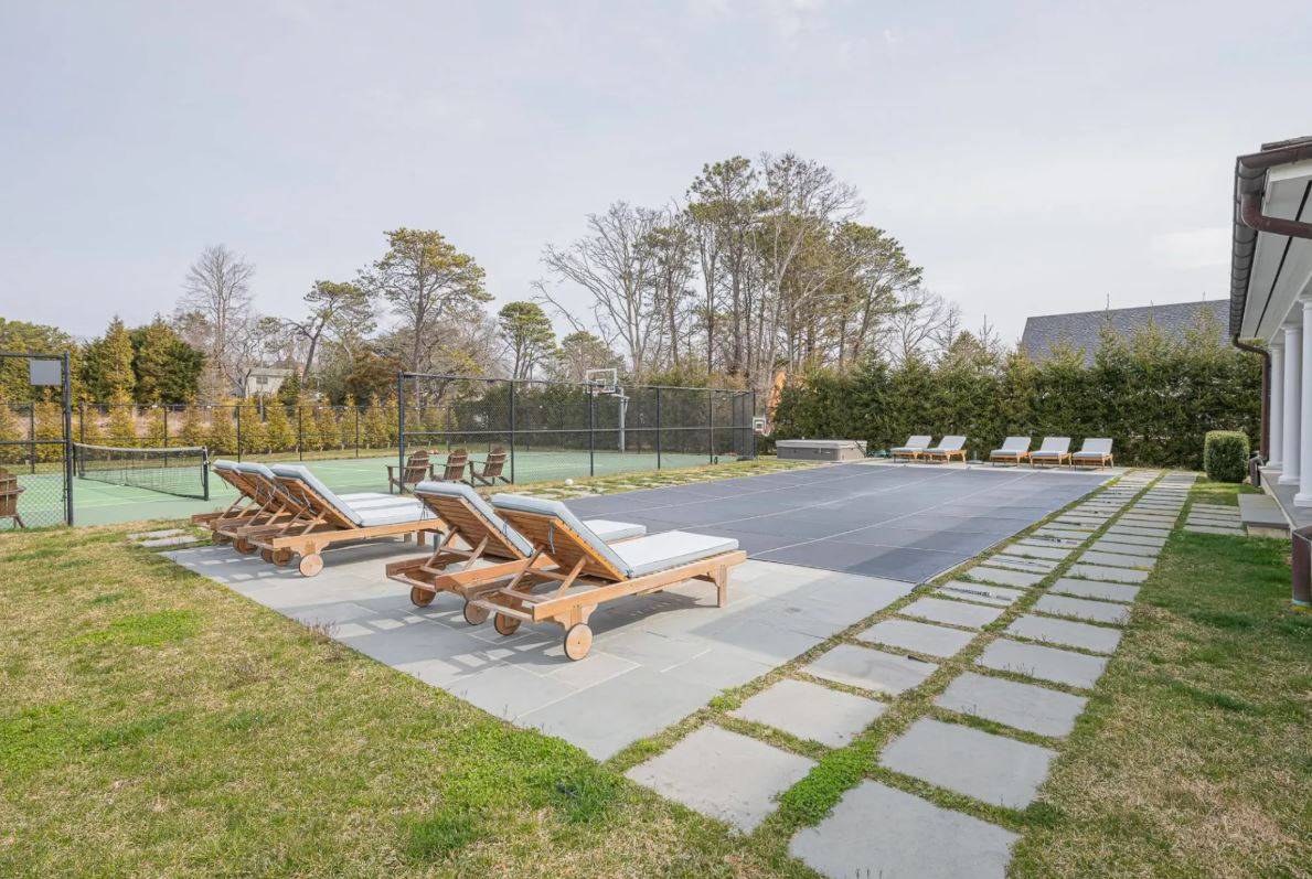 39 MIDDLE POND RD