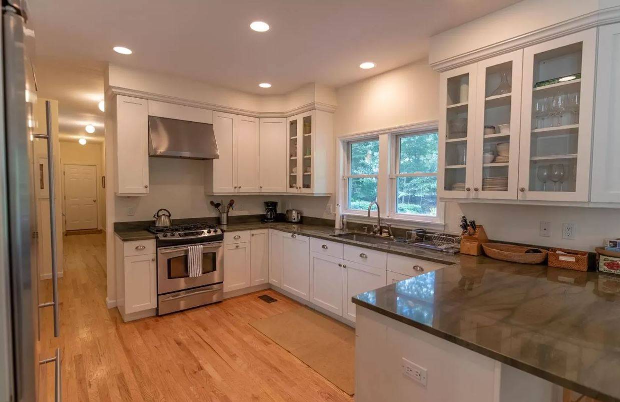 11 FAIRWAY DR