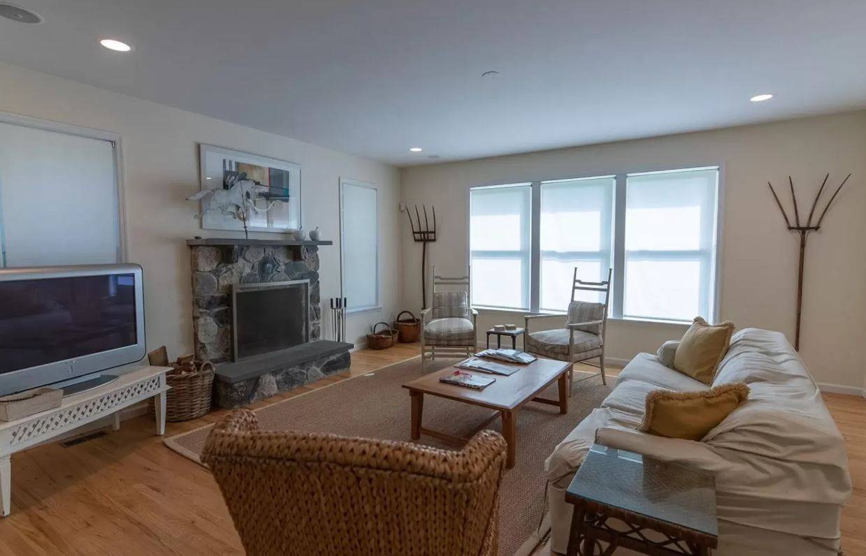 11 FAIRWAY DR