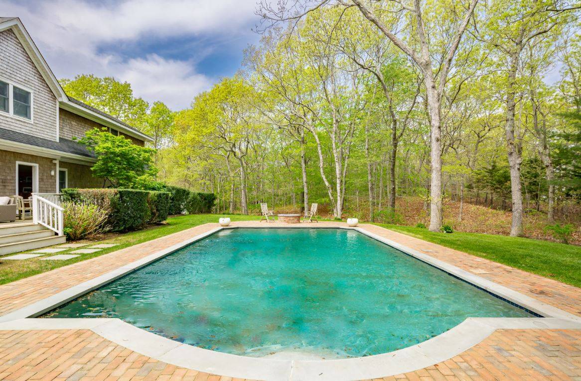 11 FAIRWAY DR
