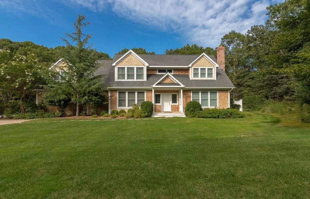 11 FAIRWAY DR
