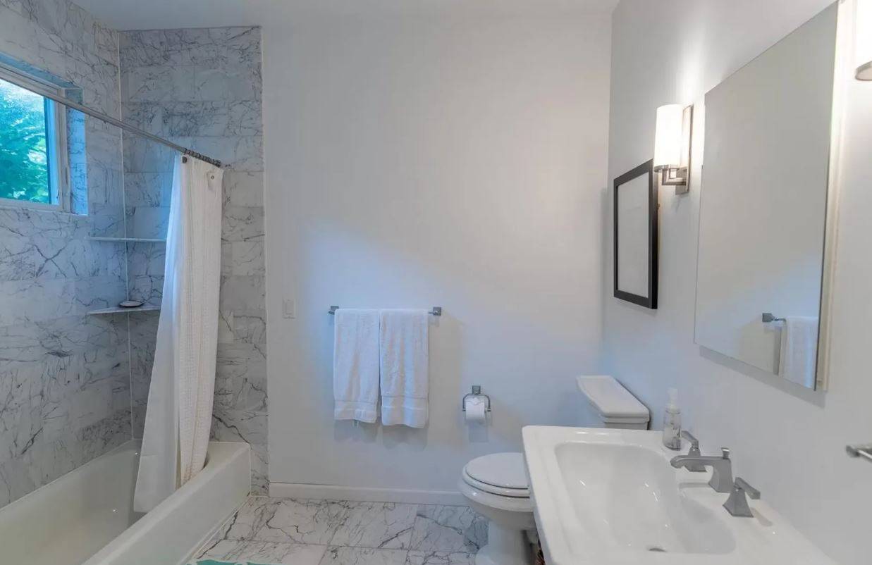 11 FAIRWAY DR