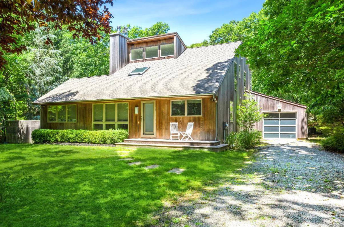1 Longwoods Ln