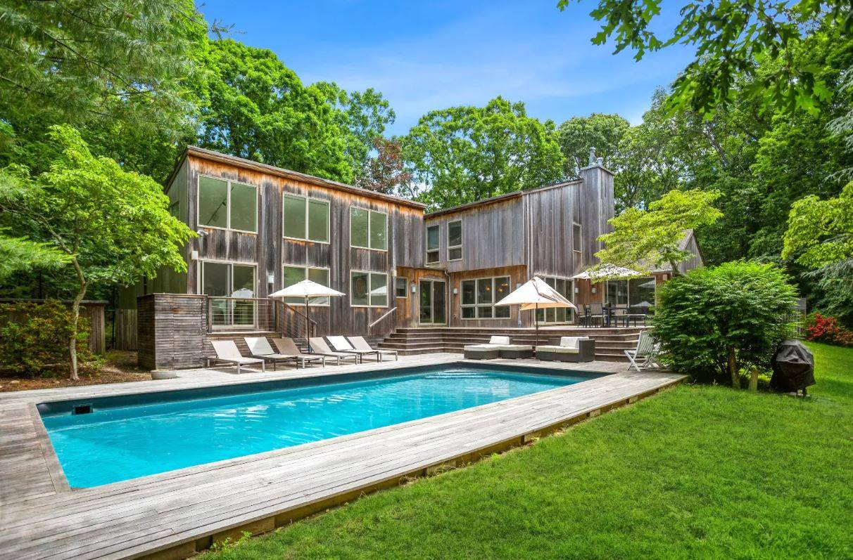 1 Longwoods Ln