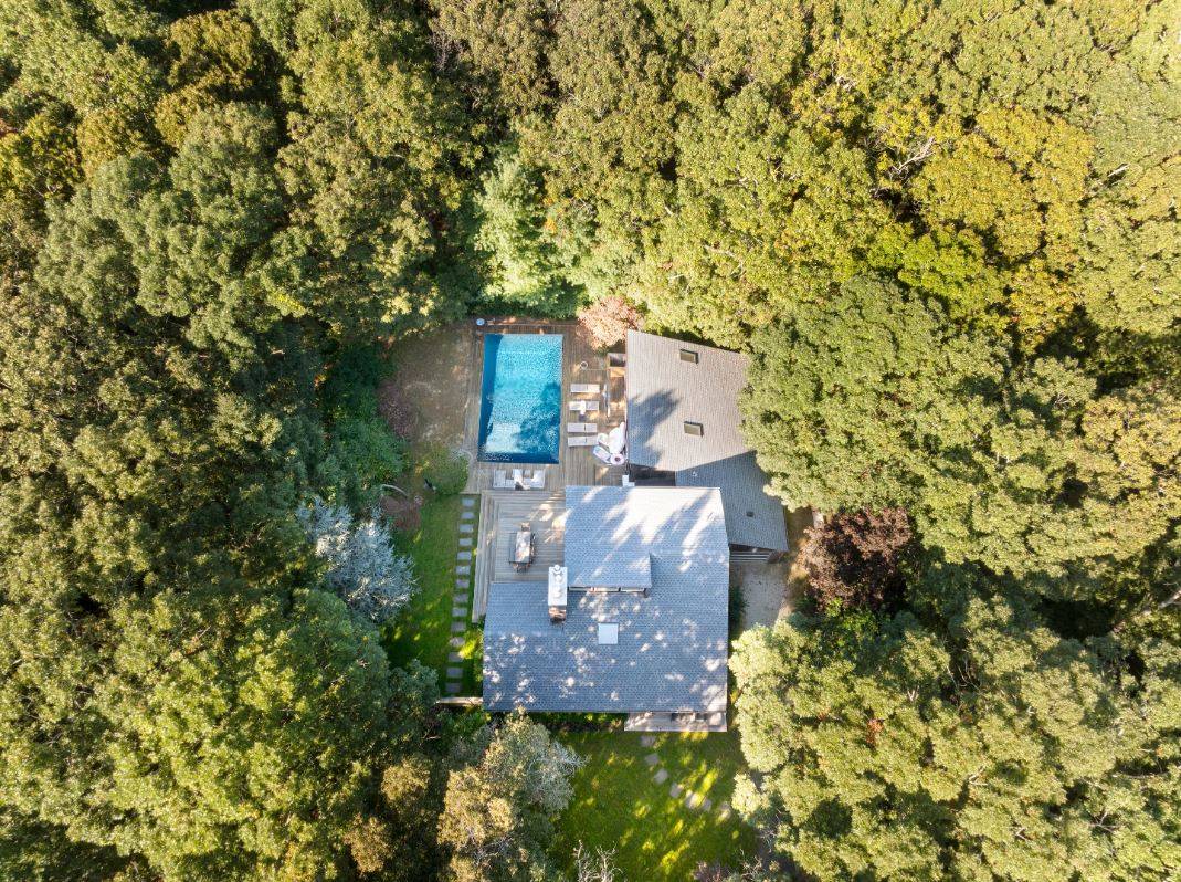 1 Longwoods Ln