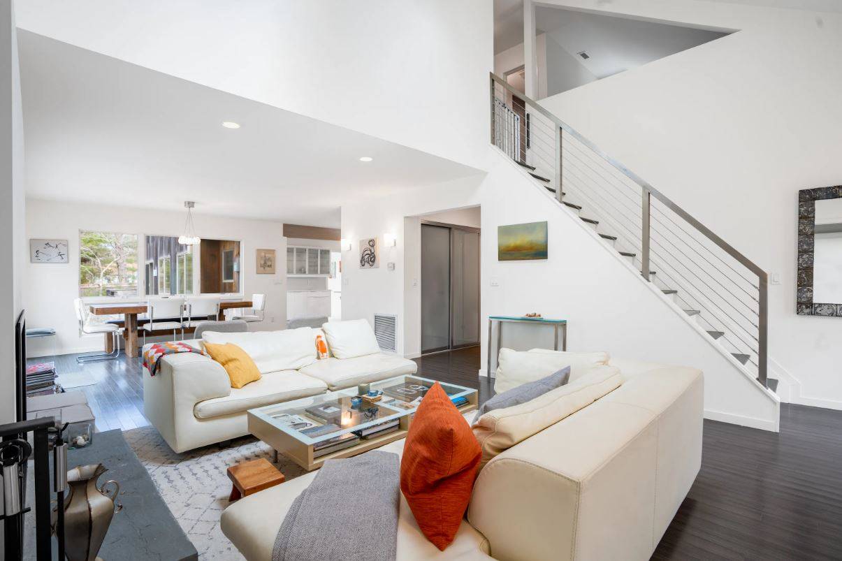 1 Longwoods Ln