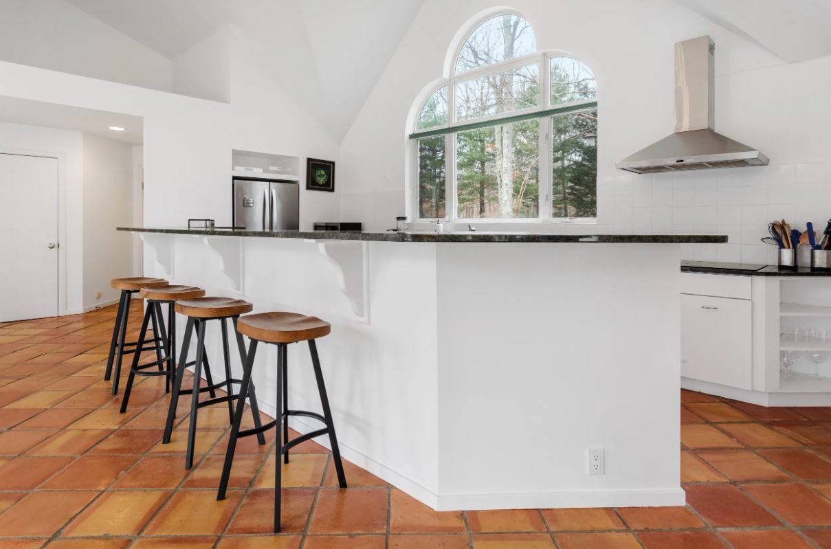 50 Alewive Brook Rd
