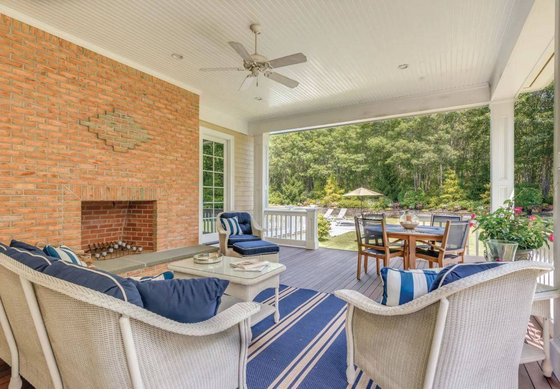 7 SOUTHAMPTON HILLS CT