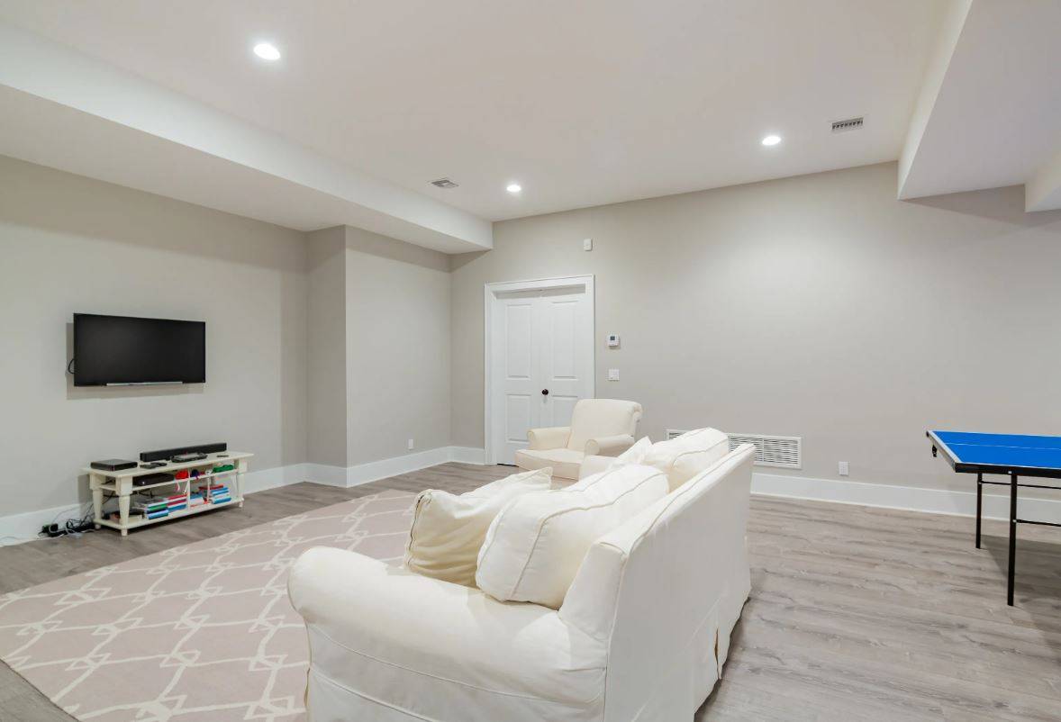 31 ROBERTS LN