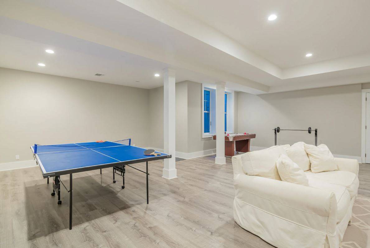 31 ROBERTS LN