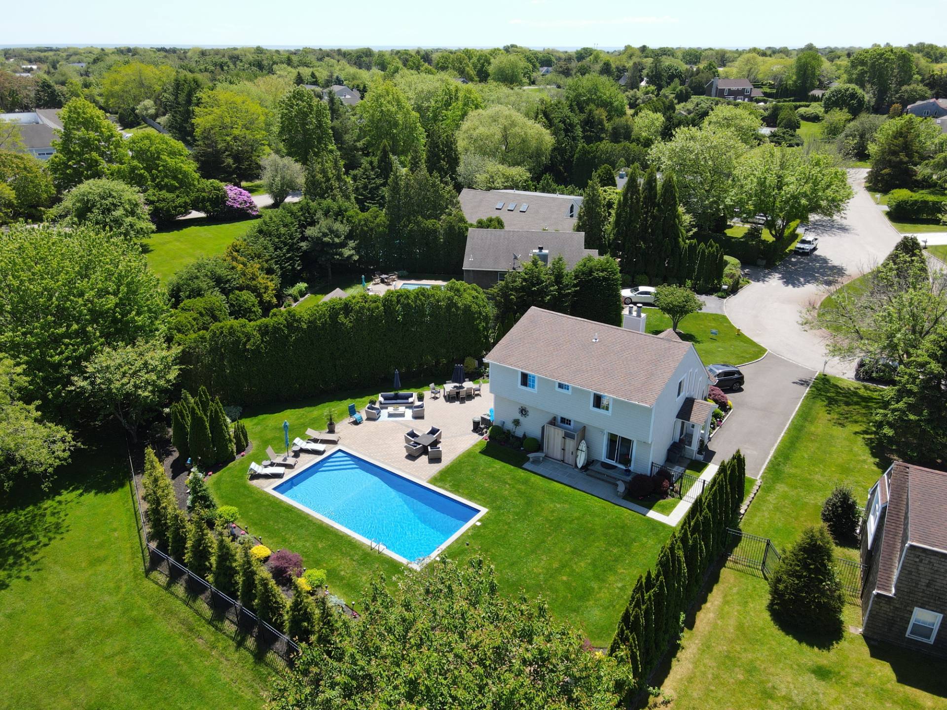 10 JUNIPER LN