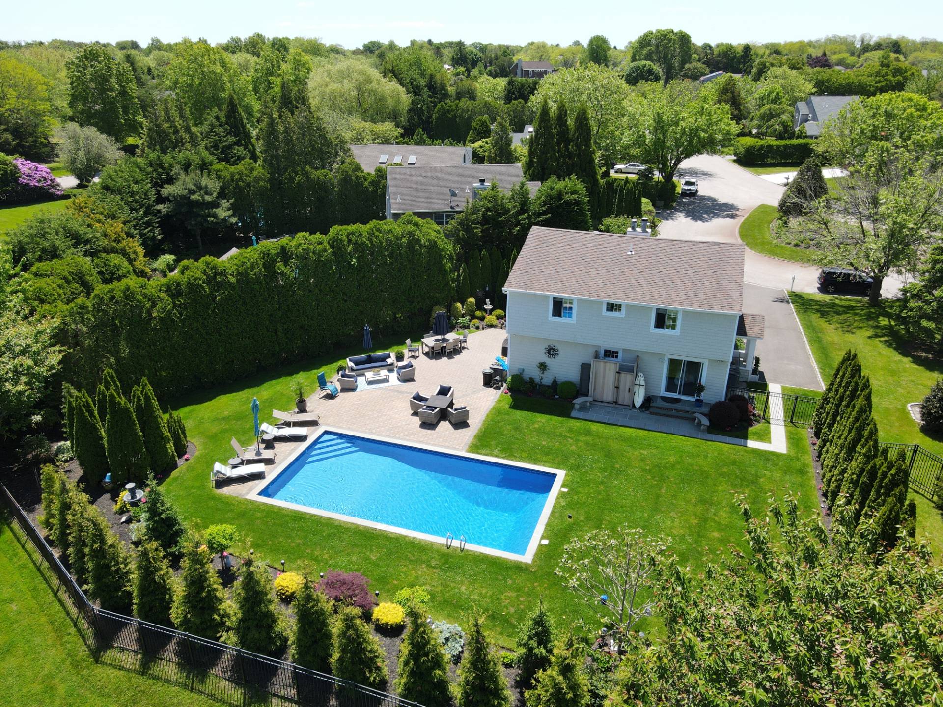 10 JUNIPER LN