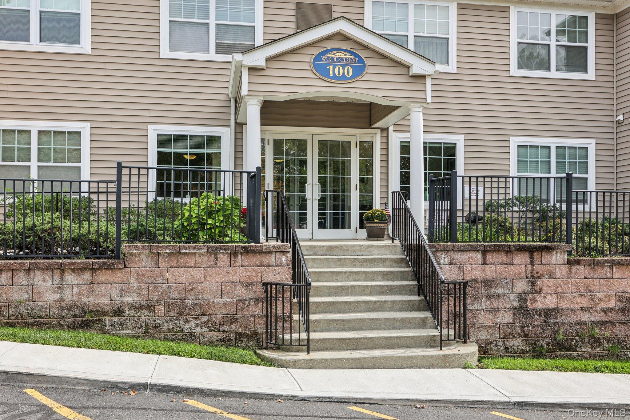 100 Woodcrest Lane Unit: 123