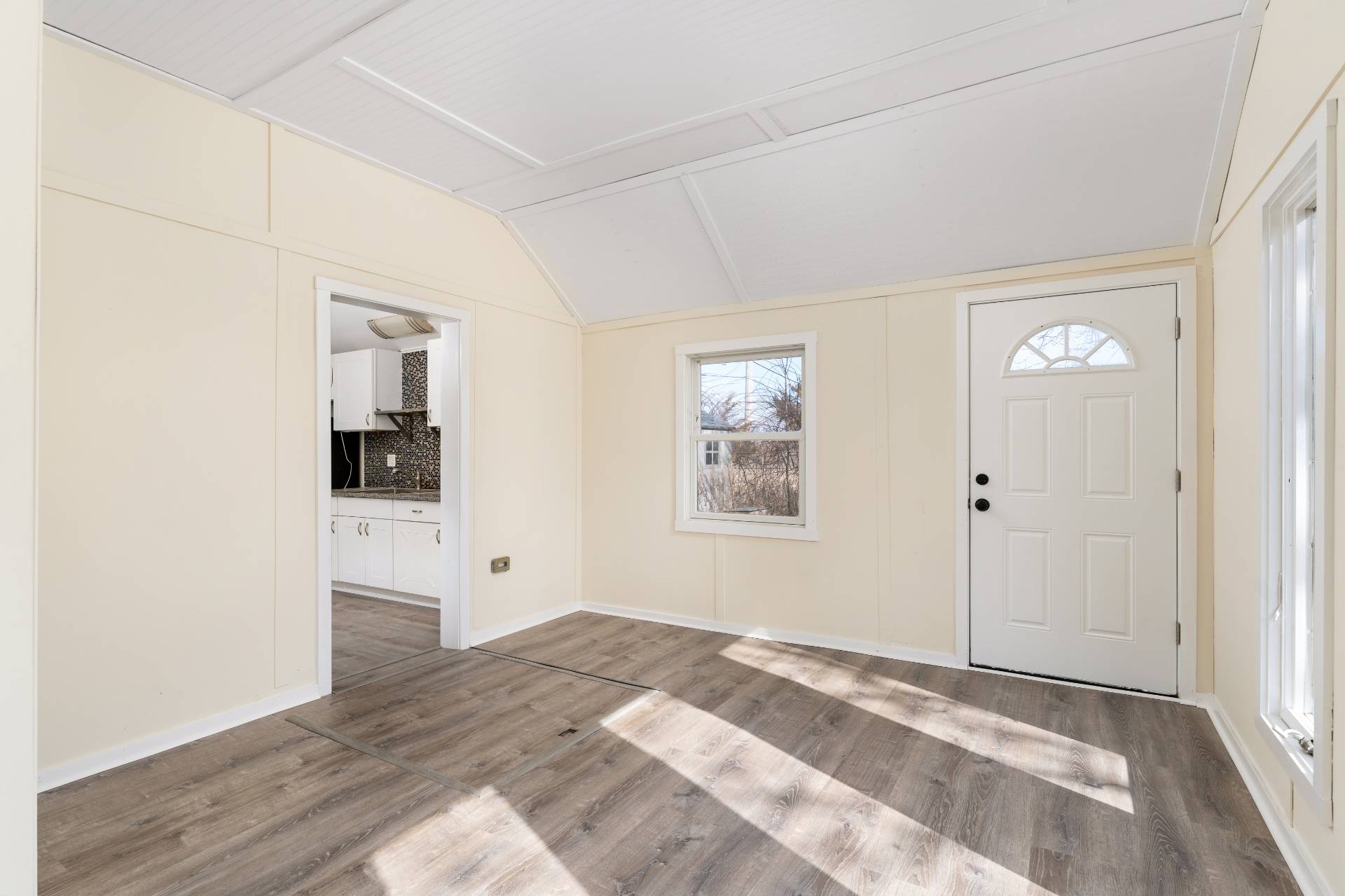 396 Reeves, Riverhead