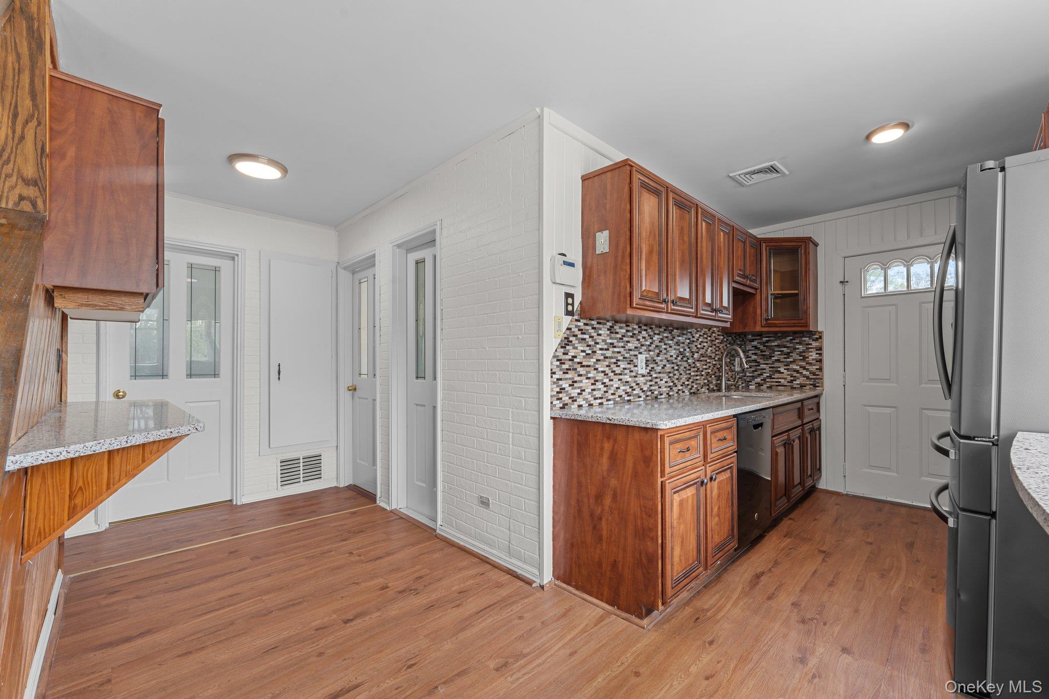 172 Front Avenue Unit: 1