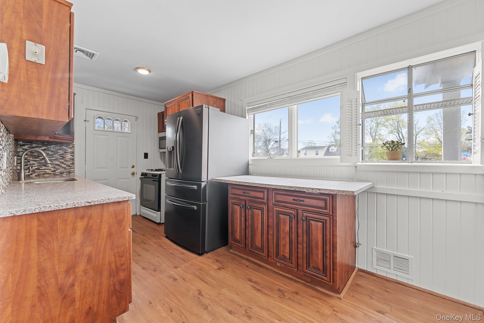 172 Front Avenue Unit: 1