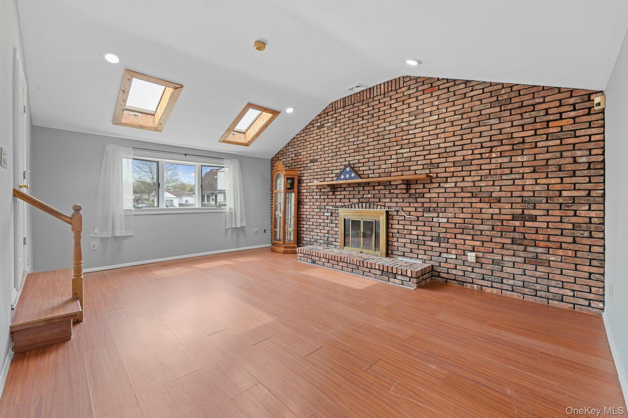 172 Front Avenue Unit: 1