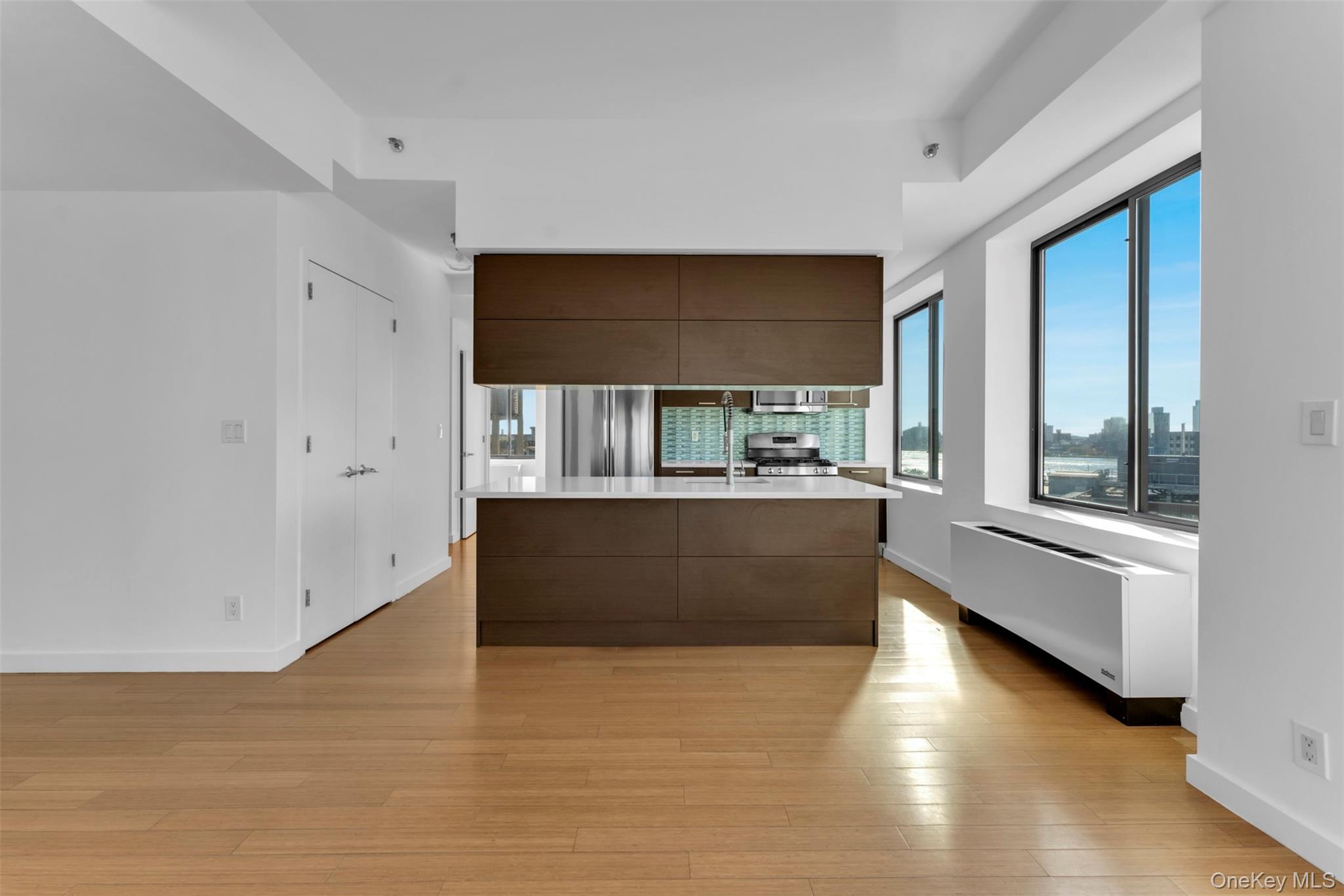 353 104 Street E Unit: PH2