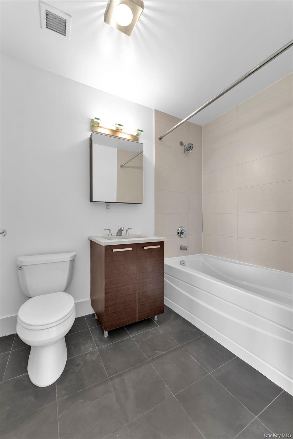 353 104 Street E Unit: PH2