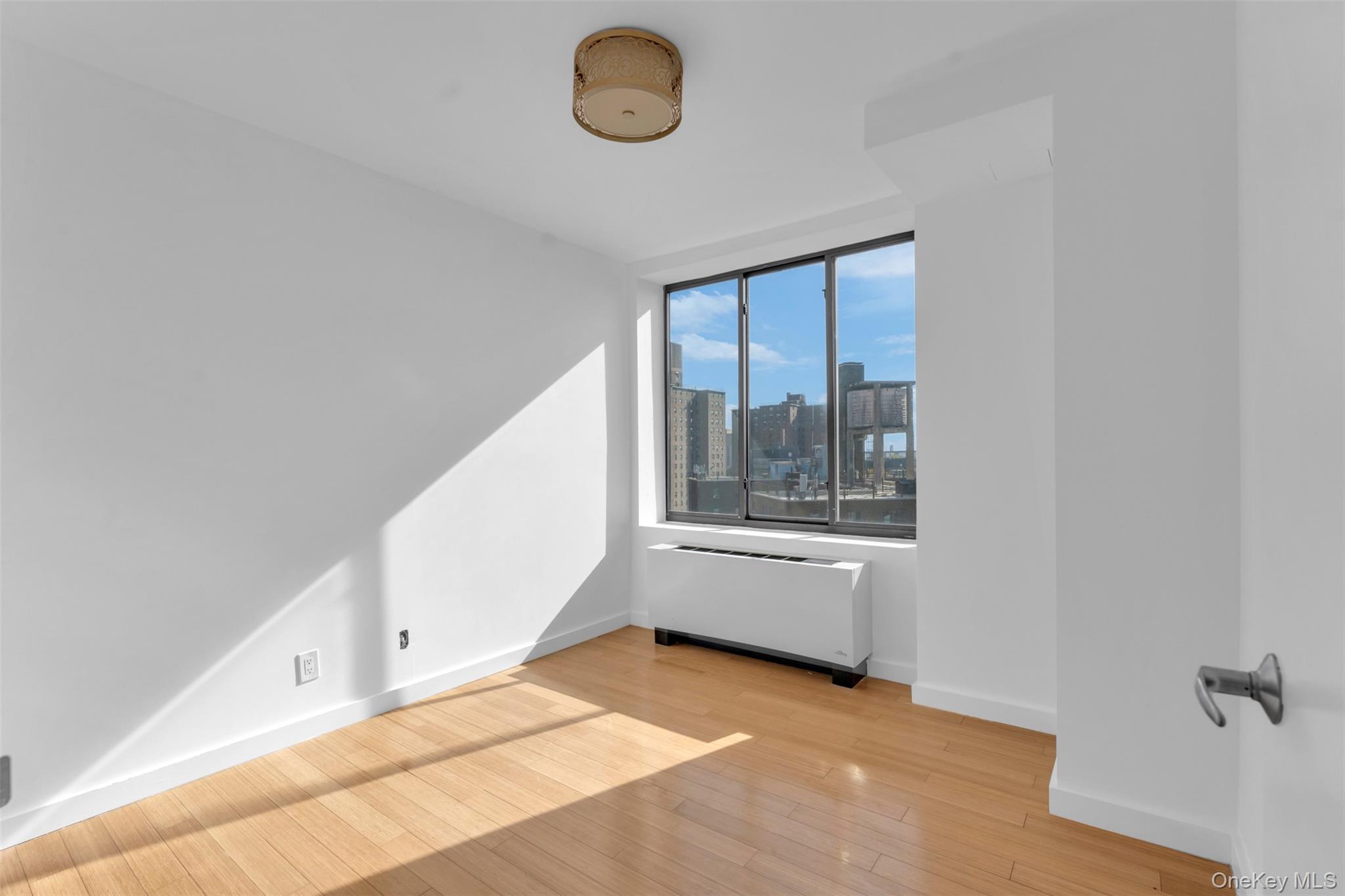 353 104 Street E Unit: PH2
