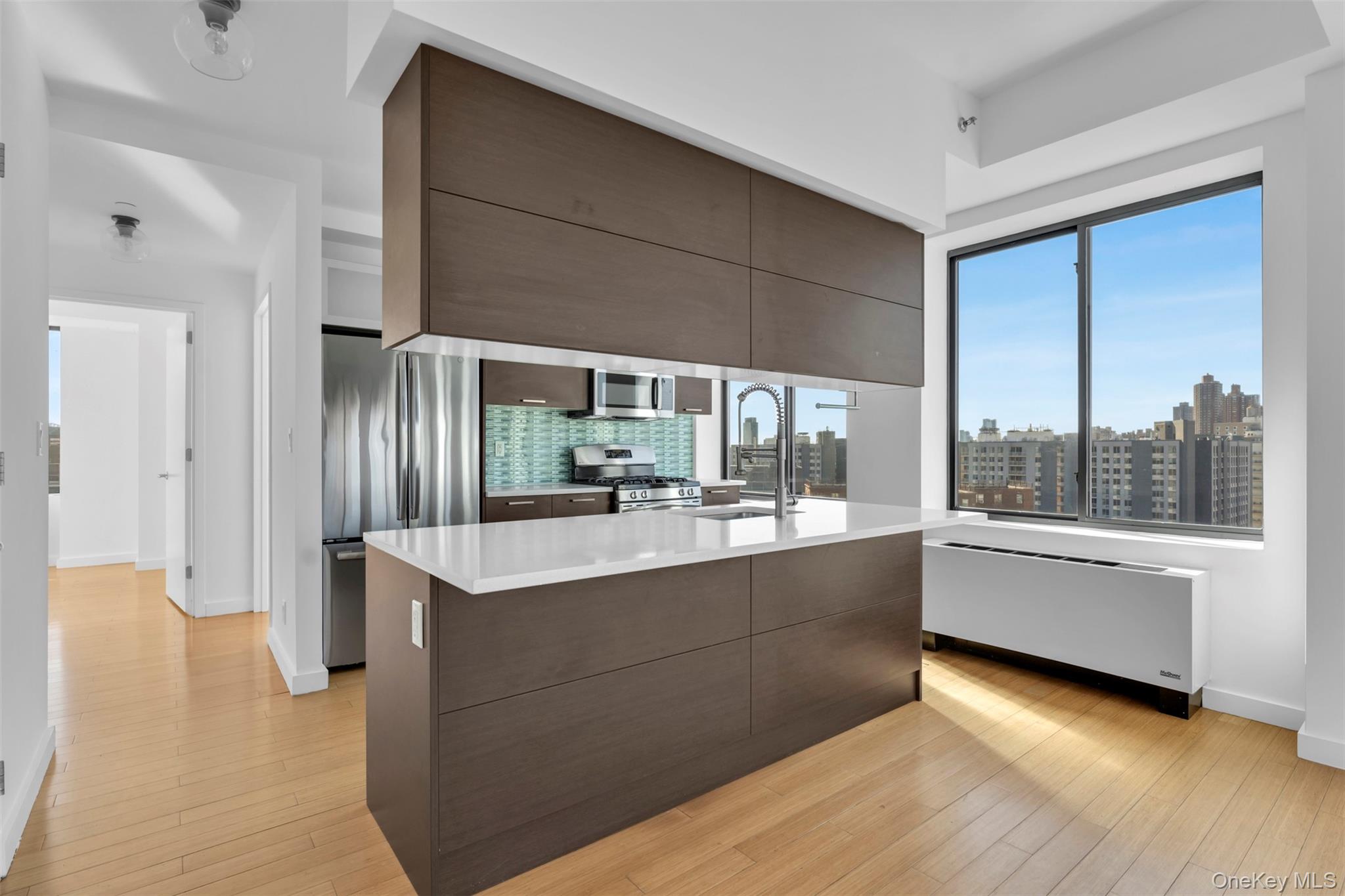 353 104 Street E Unit: PH2