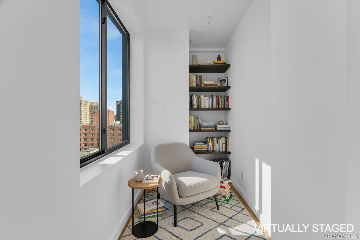 353 104 Street E Unit: PH2