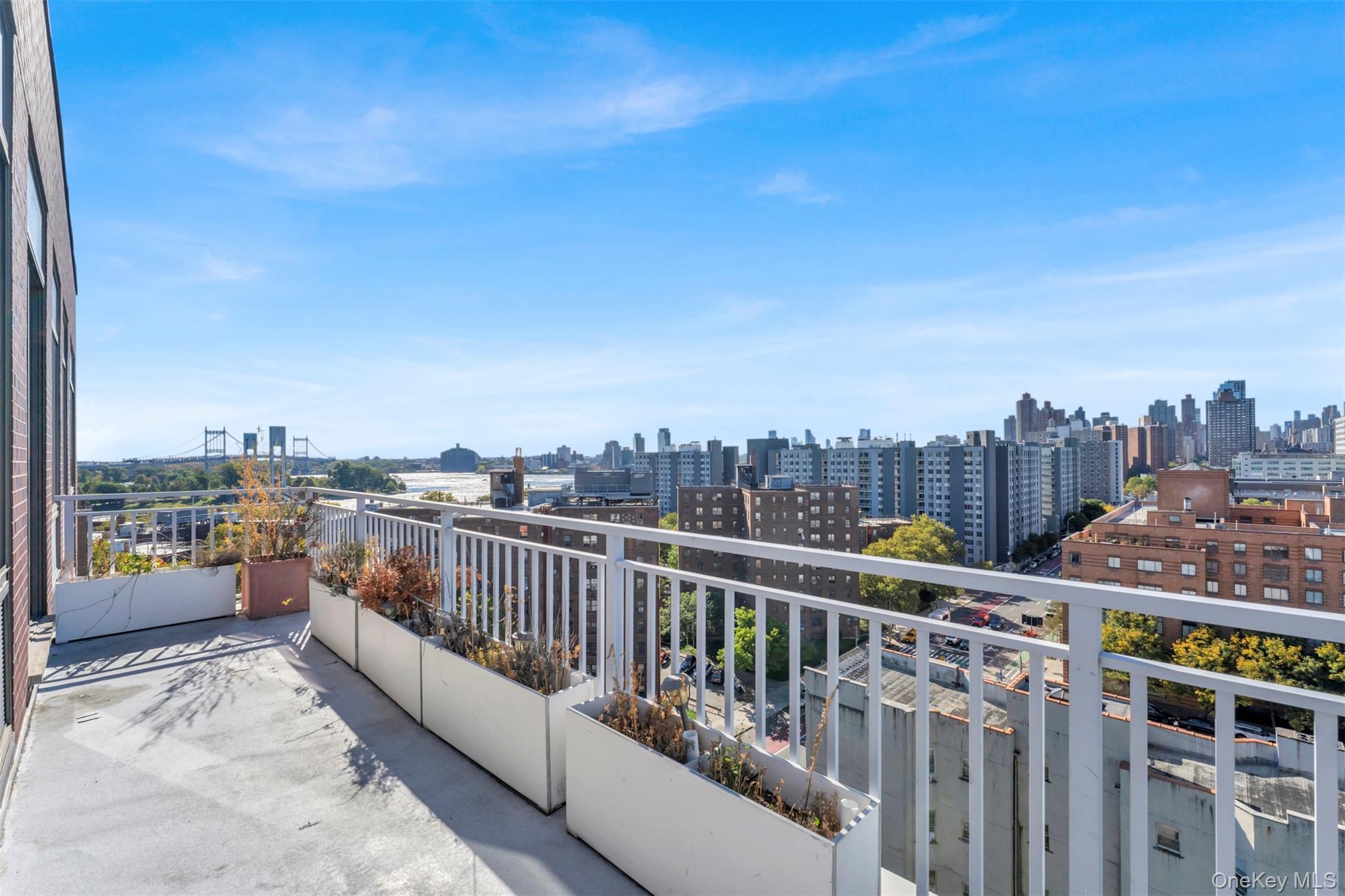 353 104 Street E Unit: PH2
