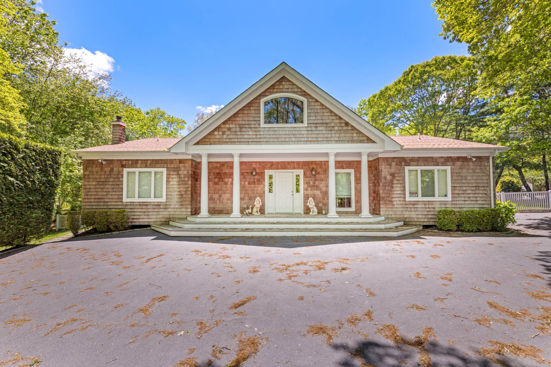 4 LAKEWOOD LN