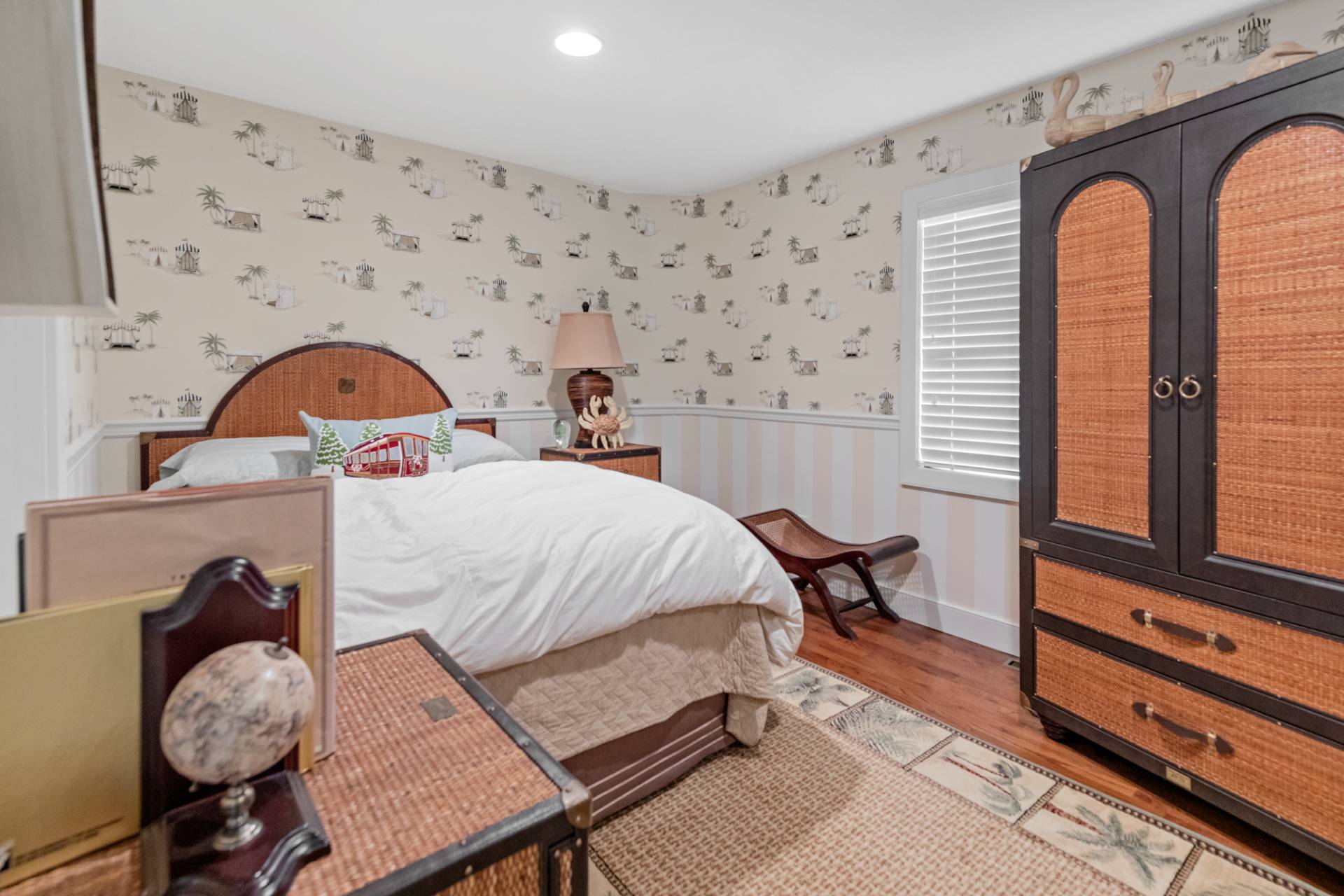 4 LAKEWOOD LN