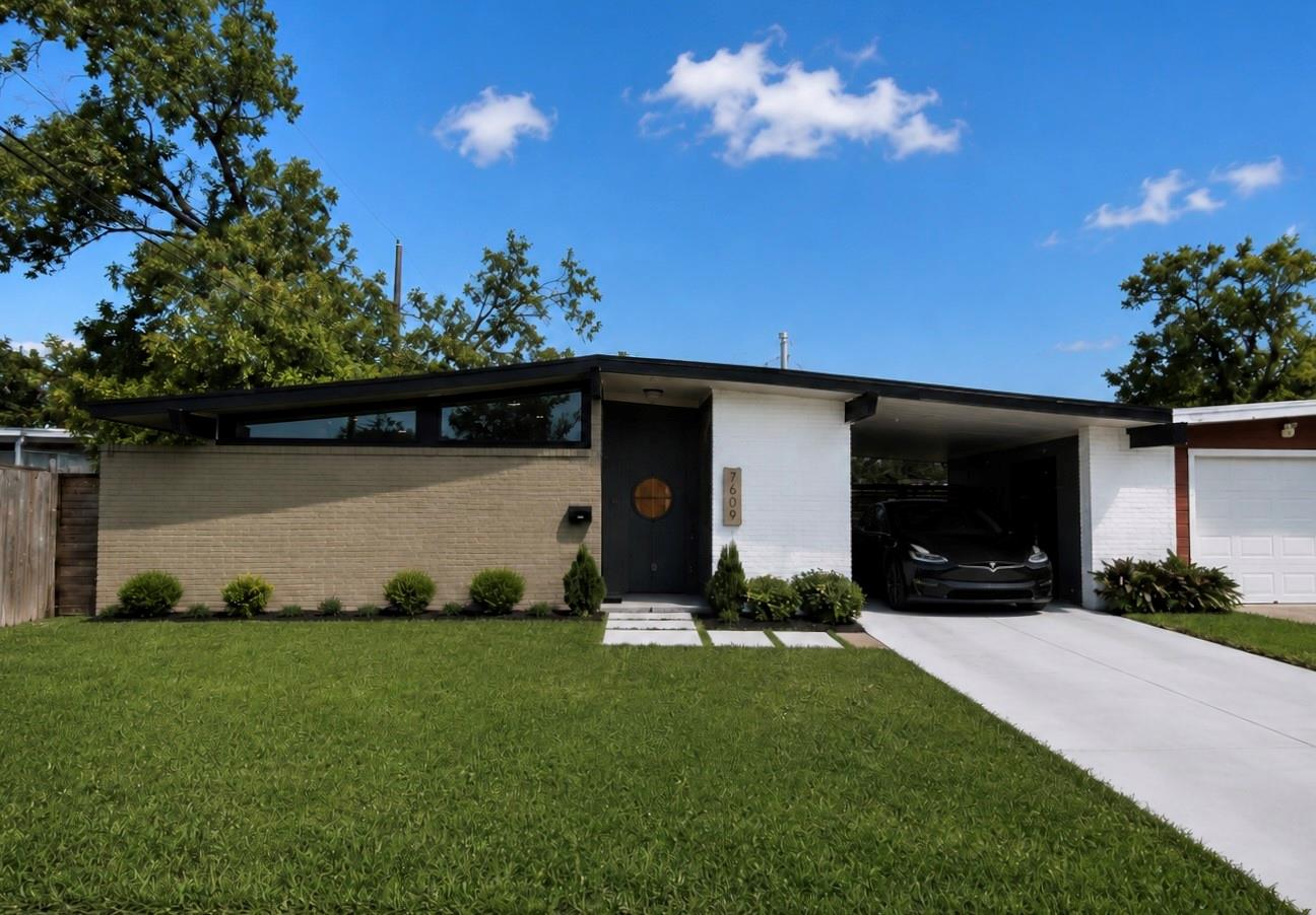 7609 Amelia Road