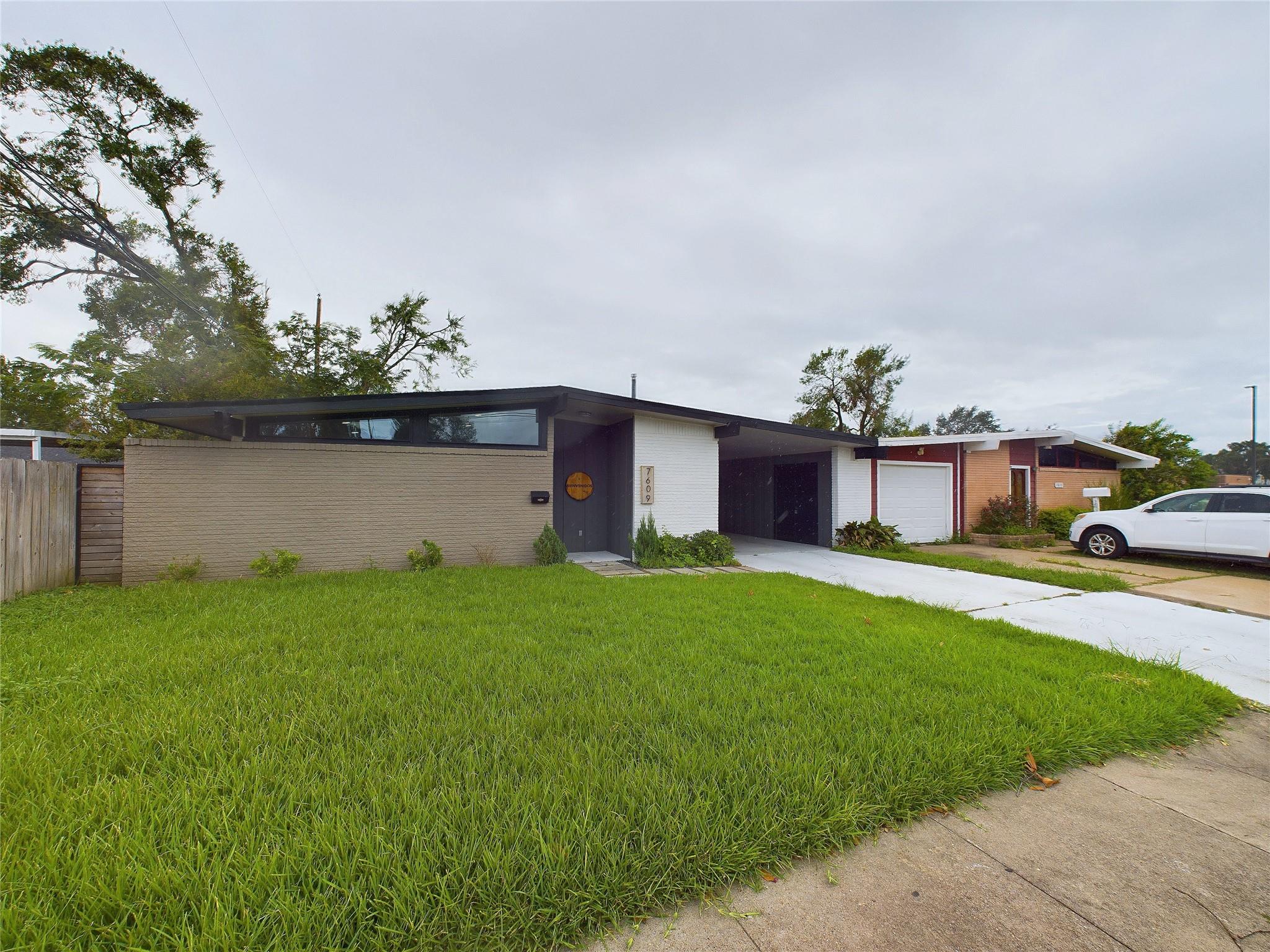 7609 Amelia Road