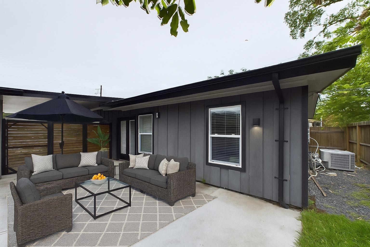 7609 Amelia Road